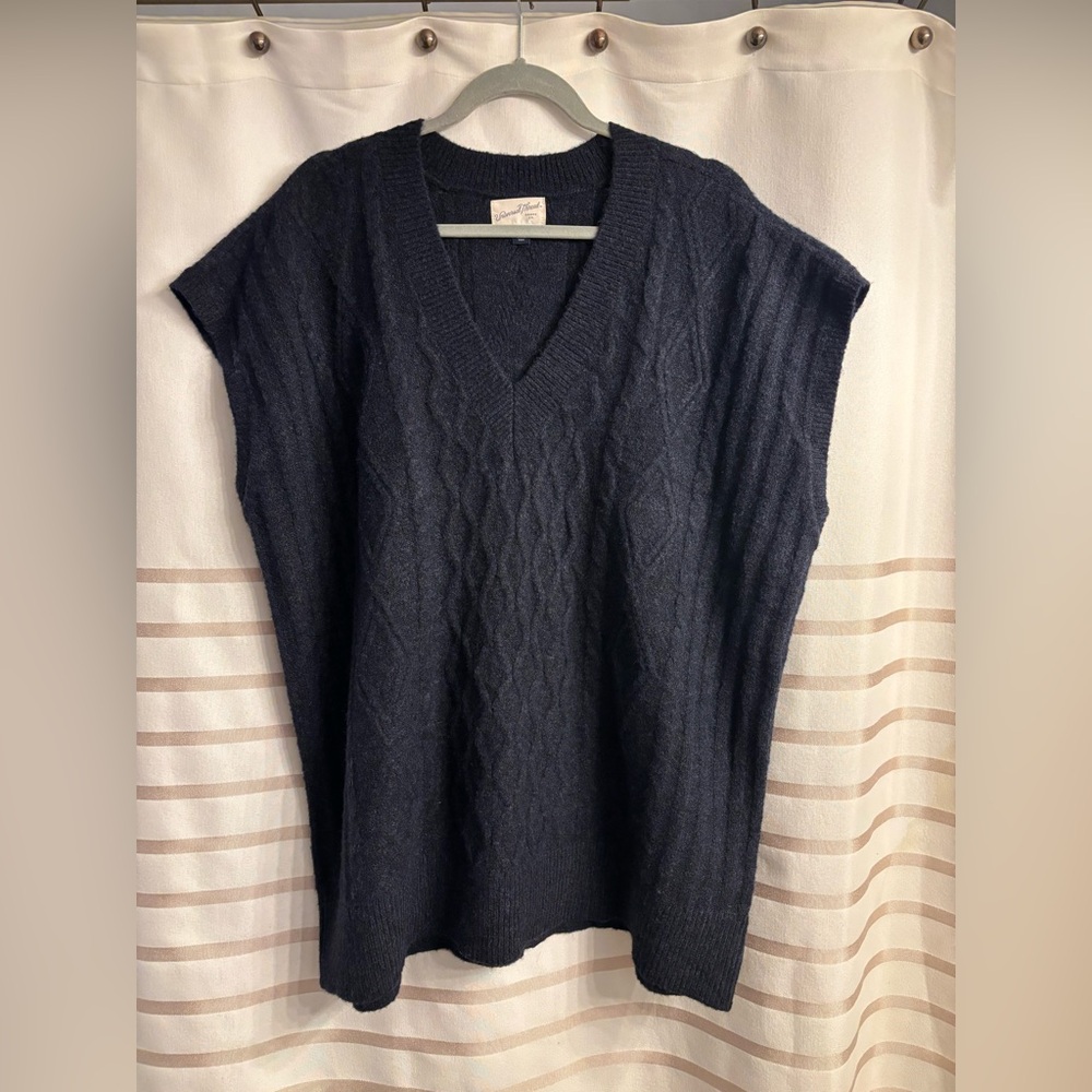 Women's Navy Blue Cable Knit Sleeveless Sweater